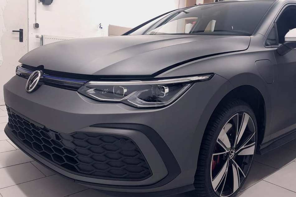 VW Golf 8 GTI in mattem Grau