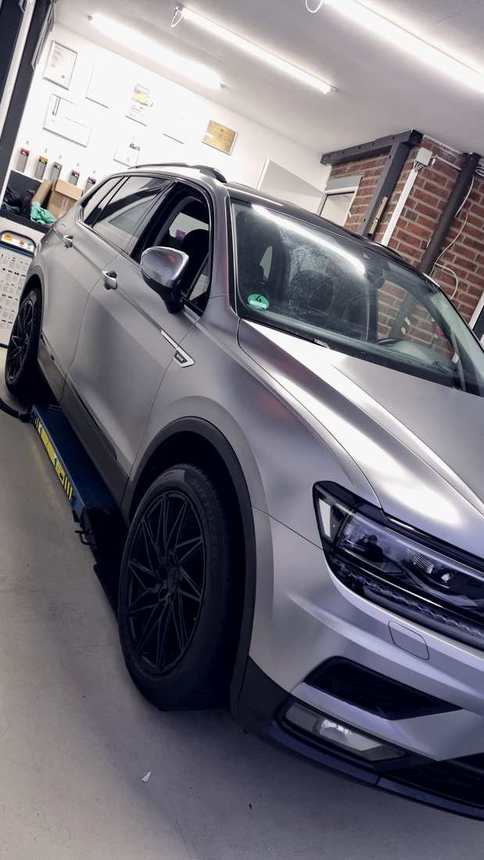 VW Tiguan in Silber foliert